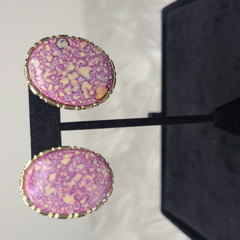 Vintage Stud Earrings Oval Shape Gold Tone Lavender Pink Marbling Everyday Retro